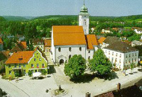 Pfarrkirche und Marktplatz von Pfreimd