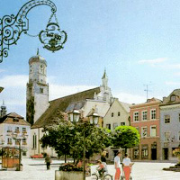 Marienplatz mit Stadtkirche von Weilheim in OB