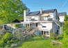 Haus mit Nebengebäuden