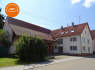 Haus mit Nebengebäuden